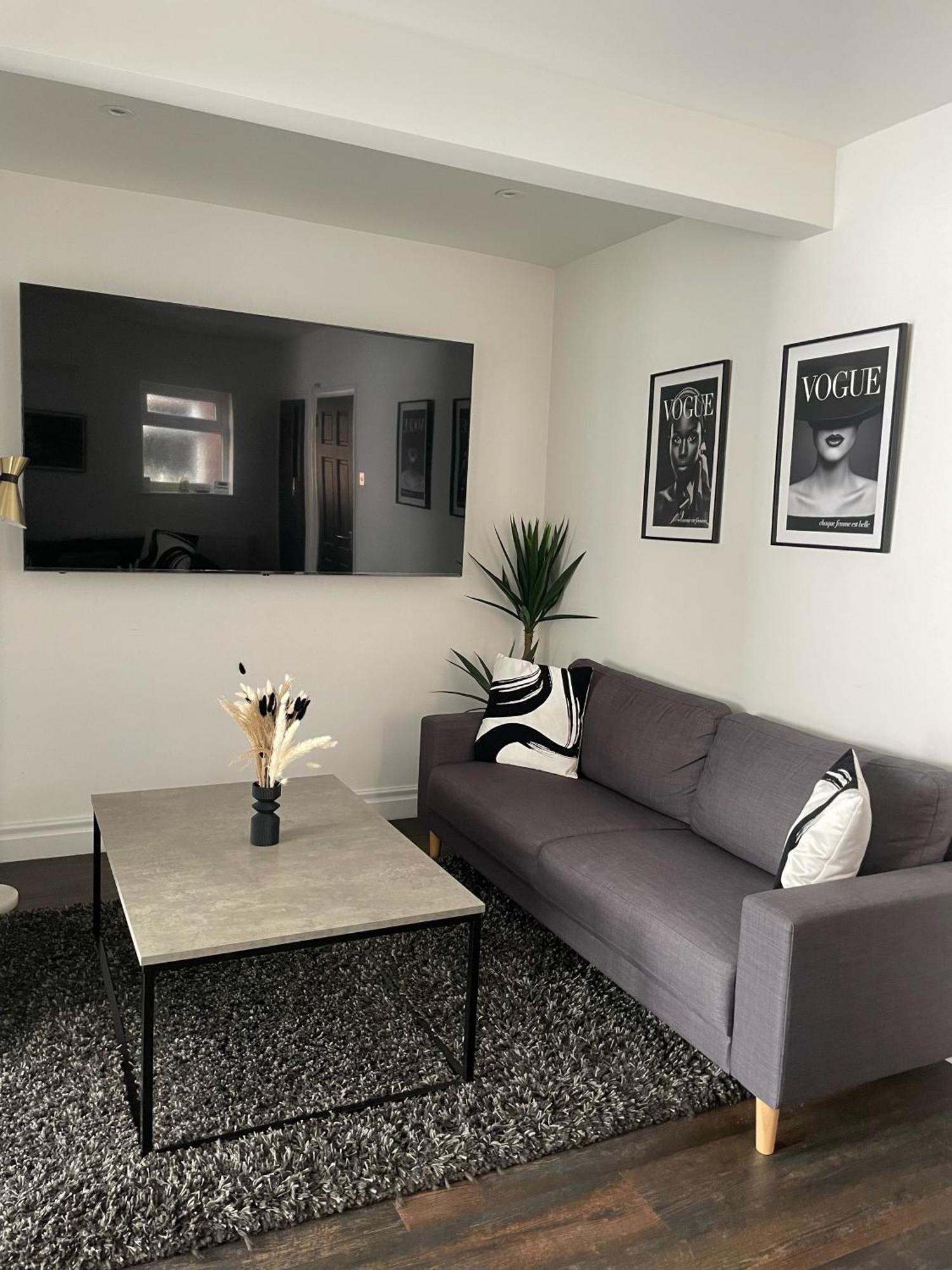 Lovely 2 Bed Full House By The Casa vacanze *